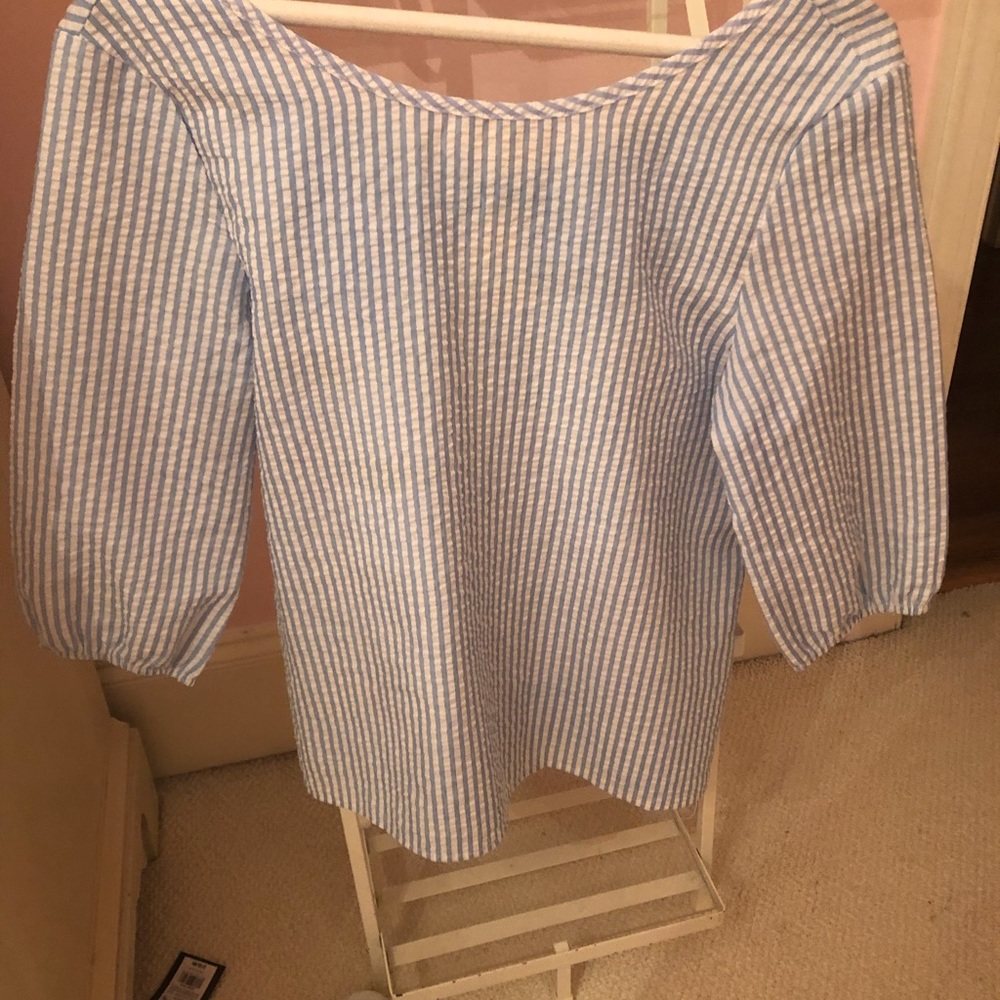 Seersucker top with bow in the back